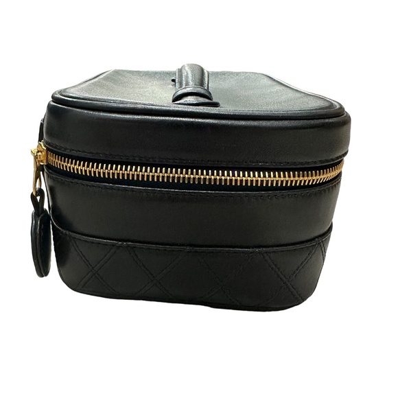 CHANEL Black Calfskin Duo-tone Vanity Bag - Picture 5 of 9